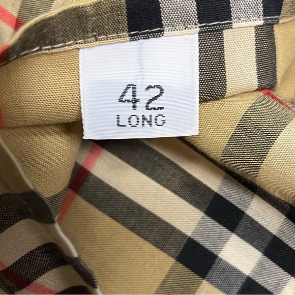 Burberry trench coat. - Picture 14 of 15